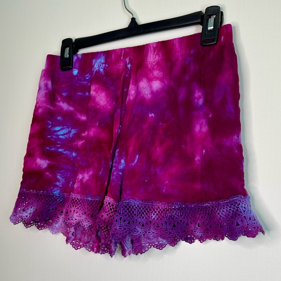 Vibrant Purple Tie Dye Shorts with Lace Trim - Boho Festival Style - Size Medium - Picture 3 of 7